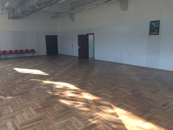 средний зал 160 метров